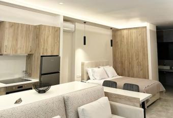 Beautiful studio by the beach allows 18 year olds to book a room