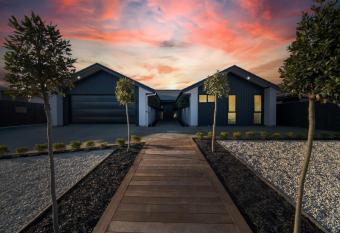 Llun y Mynydd B&B Nelson allows 18 year olds to book a room