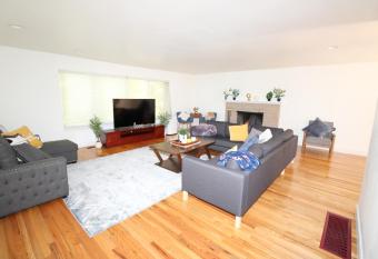 4315 90th - 5 Bedroom Mercer Island family home has Balcony rooms