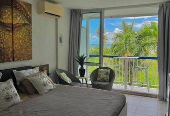 Location saisonni  re Le Gosier allows 18 year olds to book a room