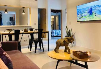 C  modo apto, excelente ubicaci  n allows 18 year olds to book a room