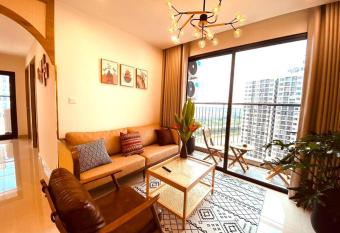 Shin s corner - Indochina style 3bedroom apartment at Vinhomes Ocean Park has rooms with a private hot tub
