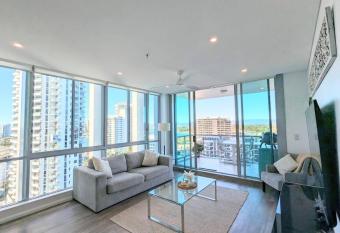 Modern Gold Coast Apartment with great Amenities has rooms with a private hot tub
