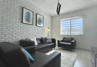 Executive Suite centrally & Comfy allows 18 year olds to book a room