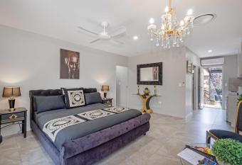 Baligara - Luxury Guest Suite allows 18 year olds to book a room