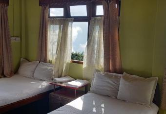 DarjeelingHillViewHomeStay allows 18 year olds to book a room