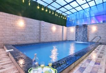 Casa RPM has rooms with a private hot tub