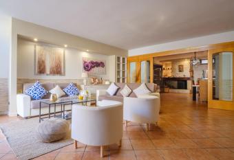 Negroamaro Luxury Holiday has Balcony rooms