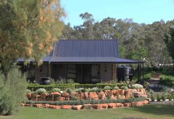 Petit Verdot Cottage - A Vineyard Retreat in Barossa Valley allows 18 year olds to book a room