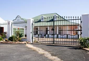 De Oude Yotclub has Balcony rooms