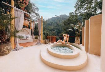 Aobe has Balcony rooms