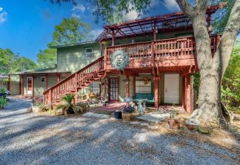 Funky 1 Bedroom Near 30A Unit A has Balcony rooms