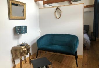 D  pendance de charme - Tiny house allows 18 year olds to book a room