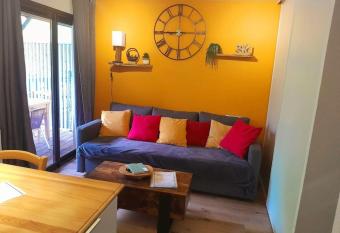 Appart en r  sidence T2 cabine 4/6 Logement entier : r  sidence de tourisme     Chez Linda Et Tophperso has Balcony rooms