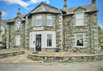 A charming luxury apartment! allows 18 year olds to book a room