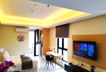 TopGenting SupremeCoupleColdSuite4Pax AT GrdIonDelmn allows 18 year olds to book a room