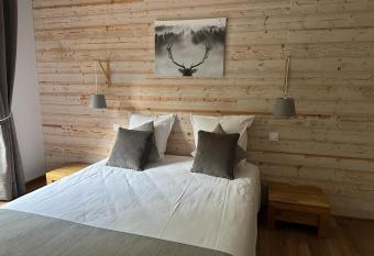 Cot   For  t allows 18 year olds to book a room