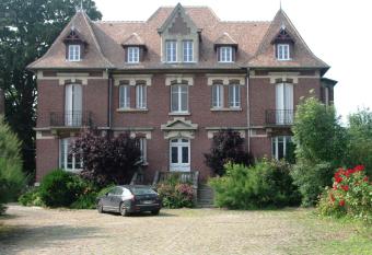 Le Manoir de Crisolles has Balcony rooms