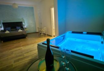 B&B Pietre Preziose has rooms with a private hot tub