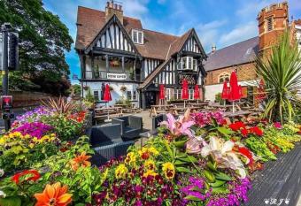 Rose & Crown Rooms allows 18 year olds to book a room