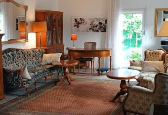 Stilvoll und gem  tlich allows 18 year olds to book a room