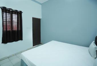 OYO Hotel Shining Star allows 18 year olds to book a room