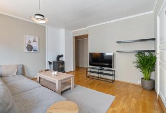 Ny og sentral leilighet has Balcony rooms