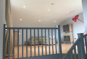 Stylish Penthouse Apartment sleeps 6 has Balcony rooms