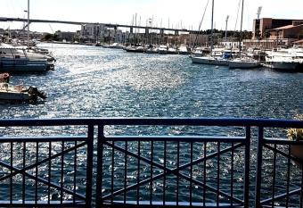 Apt deux pi  ces en centre ville allows 18 year olds to book a room