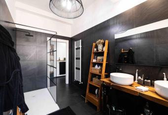 Apartment Design 5 Stelle has Balcony rooms