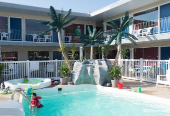 Sandbox Motel has Balcony rooms