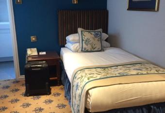 Westway Hotel allows 18 year olds to book a room