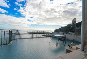 Casa panoramica con terrazzo has Balcony rooms