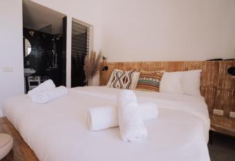 Sol Ramon Hotel has rooms with a private hot tub