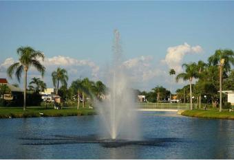BEAUTIFUL CONDO TOTALLY UPDATED has Balcony rooms