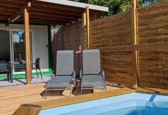 G  tes L Oasis - Azur allows 18 year olds to book a room