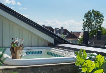 Erling Skjalgssons gate 32a has rooms with a private hot tub