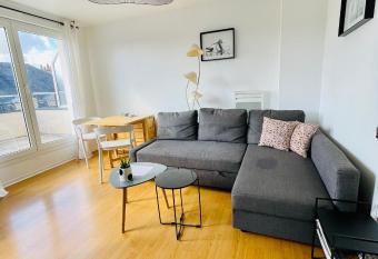 La terrasse de Clovis has Balcony rooms