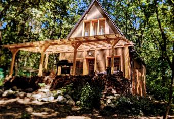 A Hely has Balcony rooms