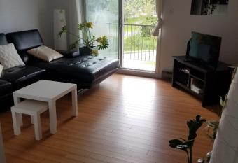 Chambre priv  e calme allows 18 year olds to book a room