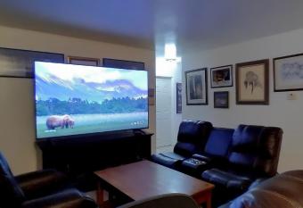 410 E 45th ave Unit 3 has Balcony rooms