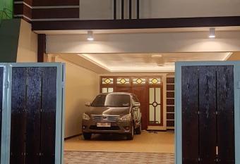 Guest House Omah Ningrat Surabaya has Balcony rooms