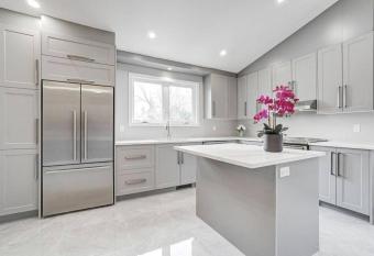 Maison    Brossard pr  s du 10/30 has Balcony rooms