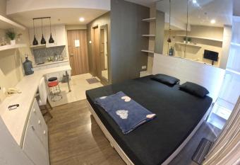 Student Park 530 by We Stay has Balcony rooms