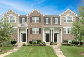 Urban Oasis in Chicago   s Best Suburb has Balcony rooms