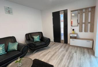 EG-Souterrain Wohnung allows 18 year olds to book a room