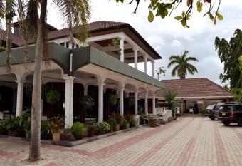 Cassa Palace: 18 Grand Rooms, Breakfast & AC has Balcony rooms