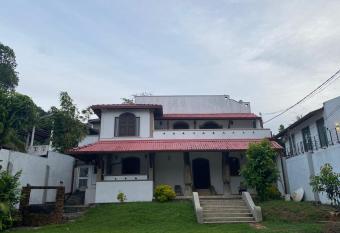 Holiday Bunglow has Balcony rooms
