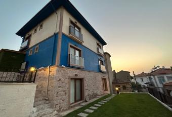   irin Garden Ayval  k has Balcony rooms