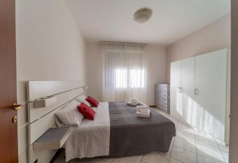 Otello s Home: Ospedale Centro allows 18 year olds to book a room